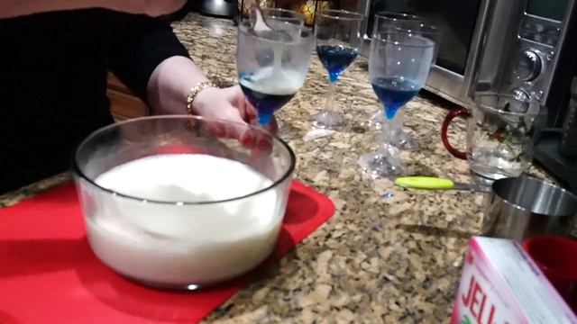 Невероятно вкусно и красиво желе с ягодами!