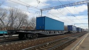 Электровоз ВЛ10У-743 с грузовым поездом