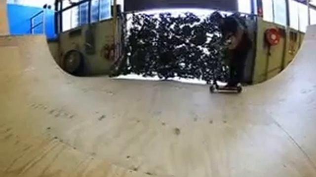 Уникальный трюк на самокате смотреть онлайн