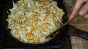 Капуста жареная на сковороде с яйцами ,просто быстро и очень вкусно.