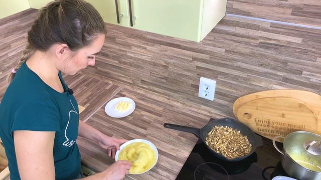 КАРТОФЕЛЬНАЯ ЗАПЕКАНКА С ГРИБАМИ (Рецепт запеканки в духовке) ВКУСНАЯ КАРТОШКА смотреть онлайн