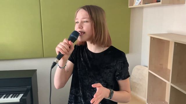 Sing, sing, sing-джазовый стандарт, написанный Луи Примой в 1936г.Исполняет Шайдерова Дарья,12лет