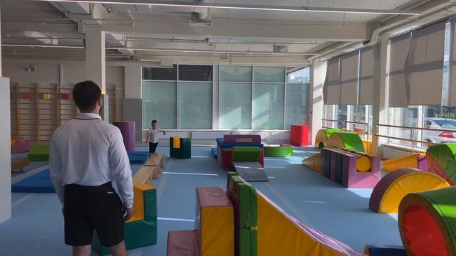 Полоса препятствий в зале смотреть онлайн