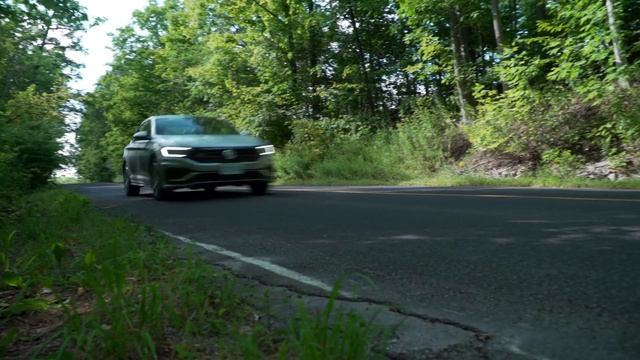 2019 VW Jetta GLI vs Honda Accord 2.0T Sport // Performance Sedans On A Budget смотреть онлайн