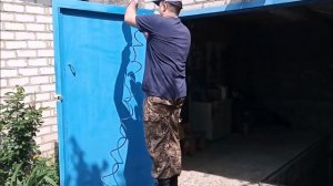 Покраска ворот гаража, как убрать наклейку, покраска гаража, гараж авто ли делано.