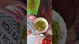 Паста из авакадо для веганов и постящихся