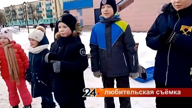 В Заинске в зимние каникулы впервые работали дворовые площадки для детей смотреть онлайн
