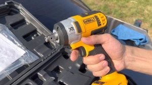 Ударный гайковерт DeWALT