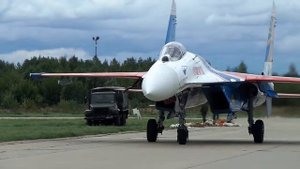Су-27 "Русские Витязи" на рулении. Армия-2016. Кубинка 9.09.2016