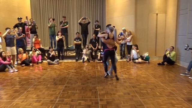 Sarah Lopez Ivo Colada 2018 Original Latin Dance Congress 2018 Kizomba demo 9th June HD Sony WX500 смотреть онлайн