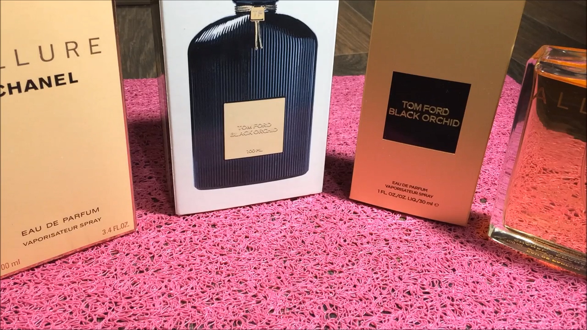 Lost parfum. Том Форд оригинал или подделка. Tom Ford подделка. Том Форд новые. Шанель подделки рынок.