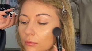 Тени для век или хайлайтер?