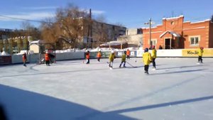 В хоккей играют настоящие мужчины, трус не играет в хоккей.