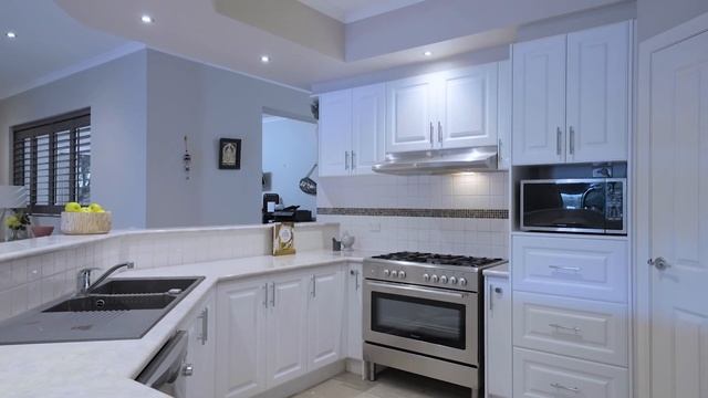 12 Halifax Court, Point Cook смотреть онлайн