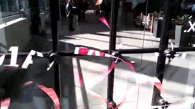 Картинка возникает на вращающихся лопастях вентиляторов смотреть онлайн