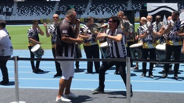 BOTAFOGO SAMBA CLUBE - Chegada do Jogador Honda no estádio Nilton Santos ? смотреть онлайн