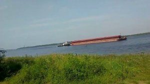 Днепр .Баржа плывёт .