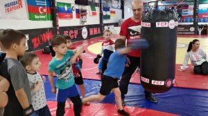 Измеряем СИЛУ УДАРА. Бьём по эллектронной груше. Школа Магдиева. MMA FCF.
