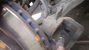Замена паредних накладок СУЗУКИ гранд витара.