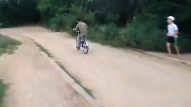 iVanCool дрифтит на велике смотреть онлайн