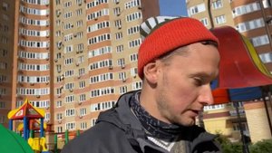 Интервью родителей с двумя детьми. Папа шутит