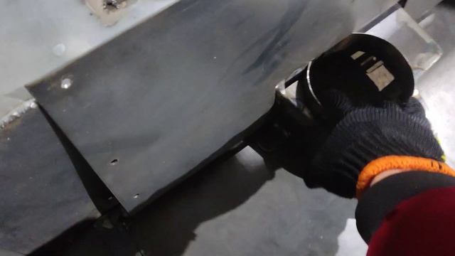 Только у нас в малой кабине есть технологические отверстия для вывода патрубков отопителя! смотреть онлайн