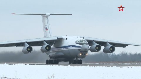 Белорусский миротворческий контингент вылетел в Казахстан с аэродрома Мачулищи