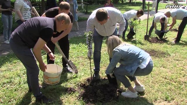 День российского предпринимательства отметили в Луховицах посадкой двух сиреневых аллей смотреть онлайн