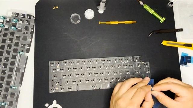 Тихая игровая кастомная механическая клавиатура GMK67. Тише, чем Razer Cynosa V2. Tape Mod + Bandai