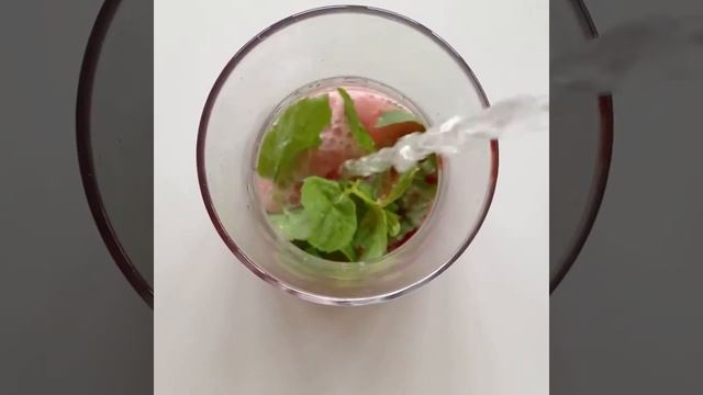 Клубничный лимонад или клубничный мохито.