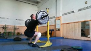 Фронтальные приседания