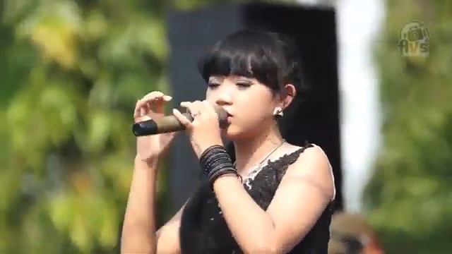 "Anjing & Sampah" Arneta Julia OM ADELLA 2017 terbaru Lamongan смотреть онлайн