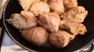 ГОЛЕНИ КУРИНЫЕ В СМЕТАННО-ТОМАТНОМ СОУСЕ