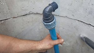 Ставим на скважину переходную ПНД-муфту 50*32мм. вместо оголовка.