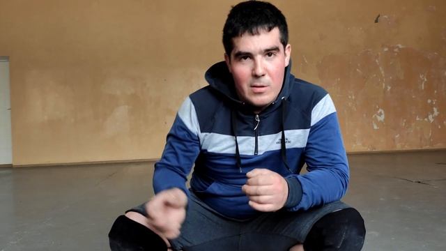Брейк данс обучение.Твист через свечку.
