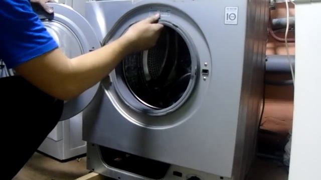 Стиральная машинка LG бежит снизу. смотреть онлайн