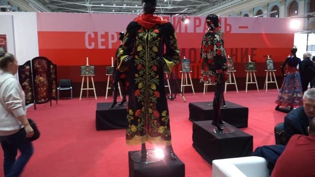 Платья с художественной вышивкой