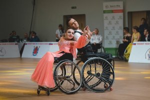 Ни стеной, ни морем, ни огнём