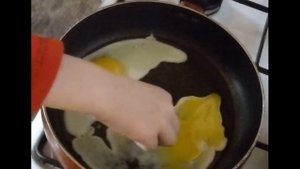 КАК ПРИГОТОВИТЬ ЯИЧНИЦУ. СМОЖЕТ ДАЖЕ РЕБЁНОК.