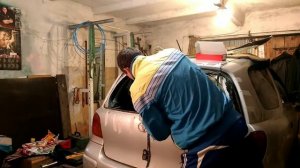 Как вклеить стекло крышки багажника Toyota vitz 1sz-fe