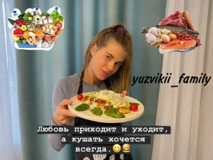 Драники с лососем, авокадо, шпинатом и яйцом пашот.