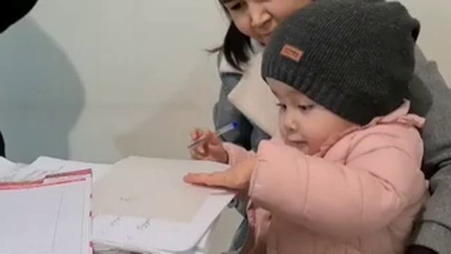 ГИДРОЦЕФАЛИЯ. HYDROCEPHALUS. ГОЛОВА БОЛЬШЕ НЕ РАСТЁТ. ИНТЕЛЛЕКТ РАЗВИВАЕТСЯ. (перевод в описании)
