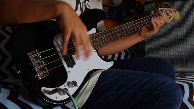 Squier Mini Precision Bass In Action смотреть онлайн