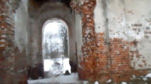 Старый  заброшенный храм и колокольня, поселок Горицы