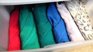 Лайфхаки для дома. Организация одежды и шкафа. Как складывать футболки как в магазине | Little Lil