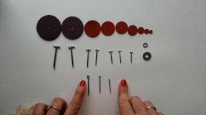 Как подобрать к вязаной игрушке шплинты, диски и шайбы.