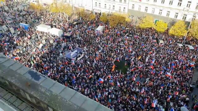 В Праге проходят массовые акции протеста против антироссийских санкций.