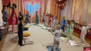 танец с подушками "лягушачий хор" пижамная вечеринка дет сад № 121 г.Екатеринбург