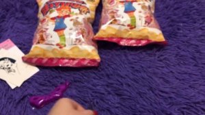 Распаковка кукурузных палочек с сюрпризами