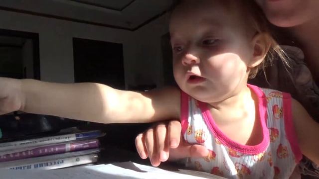 Обычный день, уроки, домашние заботы и игры с кинетическим песком смотреть онлайн